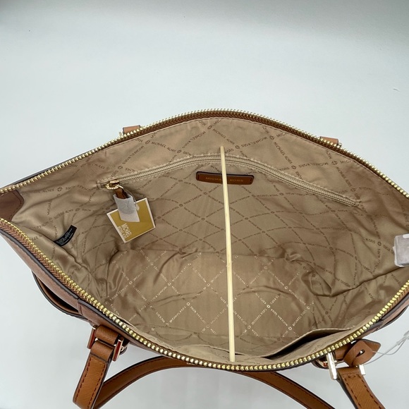 Michael Kors Large Charlotte Tote Bag & Trifold Wallet - Picture 9 of 13